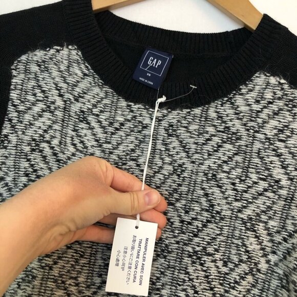 NEW NWT GAP Reverse Jacquard Pullover Sweater Black White Fuzzy Aztec Boho XS - Picture 4 of 7